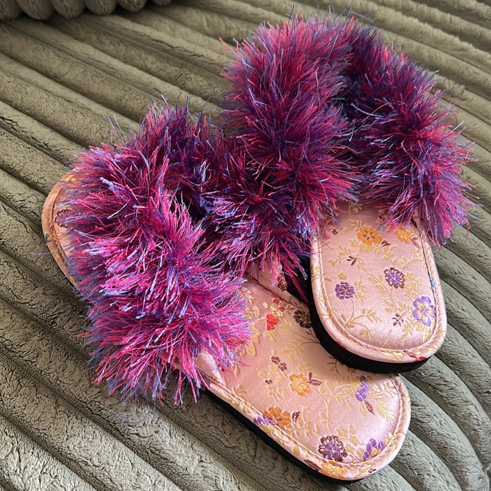 Pink and Purple Fuzzy Floral Flip Flops House Shoes Slippers New